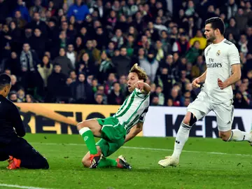 Sergio Canales, en el momento de anotar el 1-1 en el Villamarín Sergio Canales, en el momento de anotar el 1-1 en el Villamarín