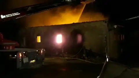 Se desconoce el paradero del inquilino de una vivienda de Navarra que ha sido calcinada por un incendio Se desconoce el paradero del inquilino de una vivienda de Navarra que ha sido calcinada por un incendio