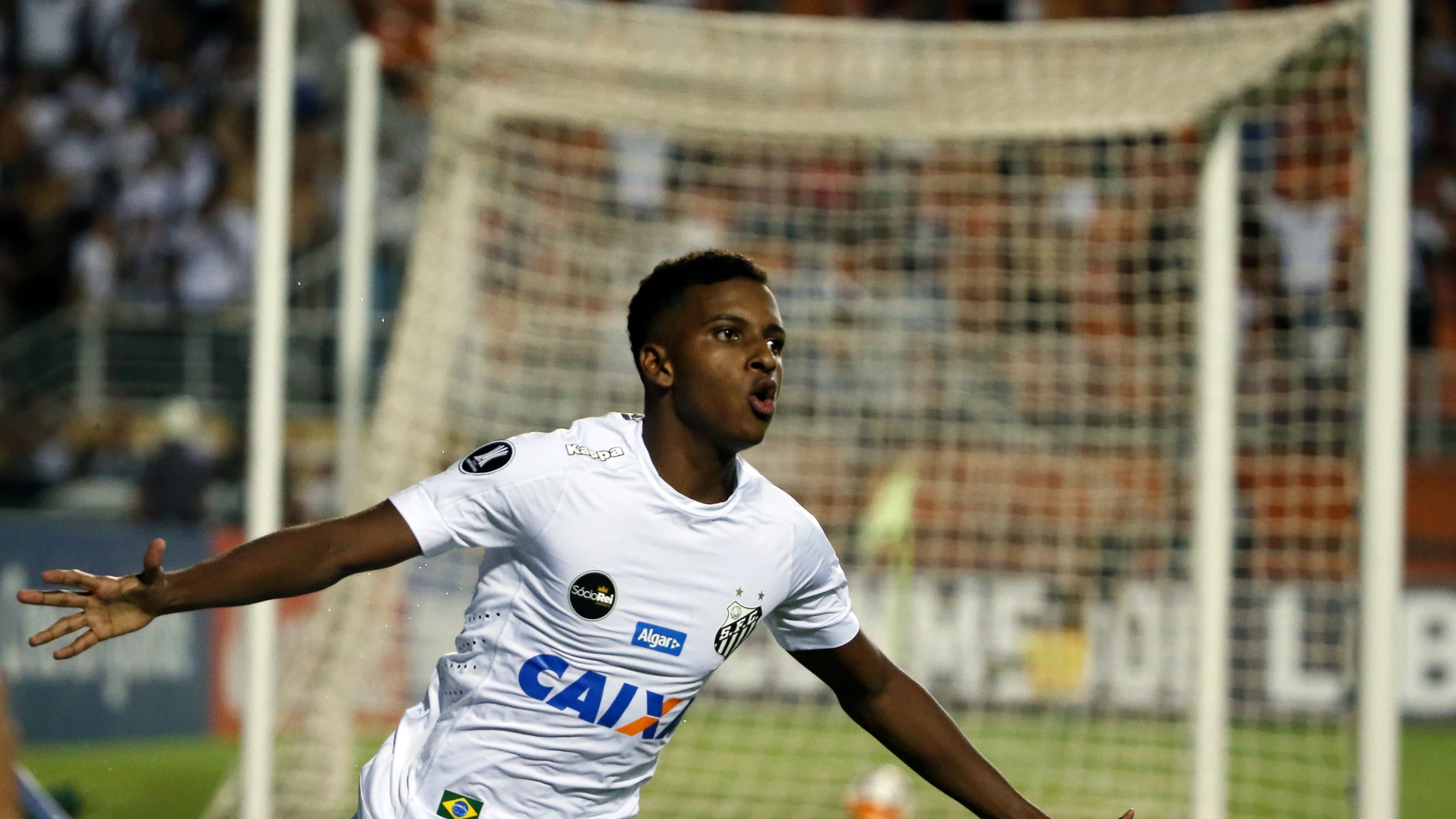 Rodrygo celebra un gol con Santos Rodrygo celebra un gol con Santos