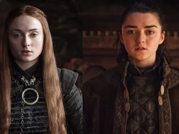 Sansa y Arya Stark en 'Juego de Tronos' Sansa y Arya Stark en 'Juego de Tronos'