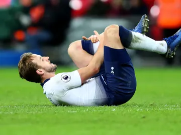 Harry Kane, tendido en el suelo tras sufrir un golpe en su pie Harry Kane, tendido en el suelo tras sufrir un golpe en su pie