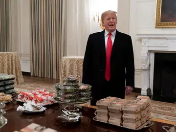 Donald Trump, con las hamburguesas en la Casa Blanca Donald Trump, con las hamburguesas en la Casa Blanca