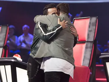 Luis Fonsi se derrumba al recordar el bonito gesto que cambió la vida de Antonio Orozco Luis Fonsi se derrumba al recordar el bonito gesto que cambió la vida de Antonio Orozco