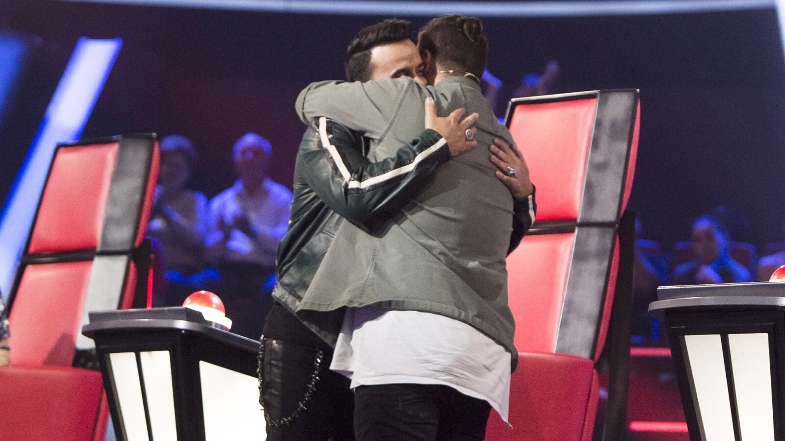 Luis Fonsi se derrumba al recordar el bonito gesto que cambió la vida de Antonio Orozco