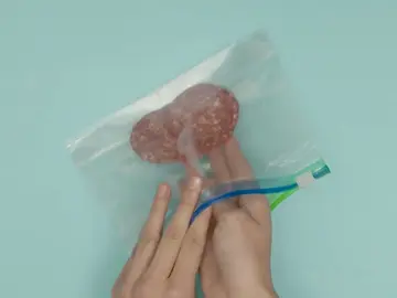 Truco casero para guardar alimentos al vacío Truco casero para guardar alimentos al vacío
