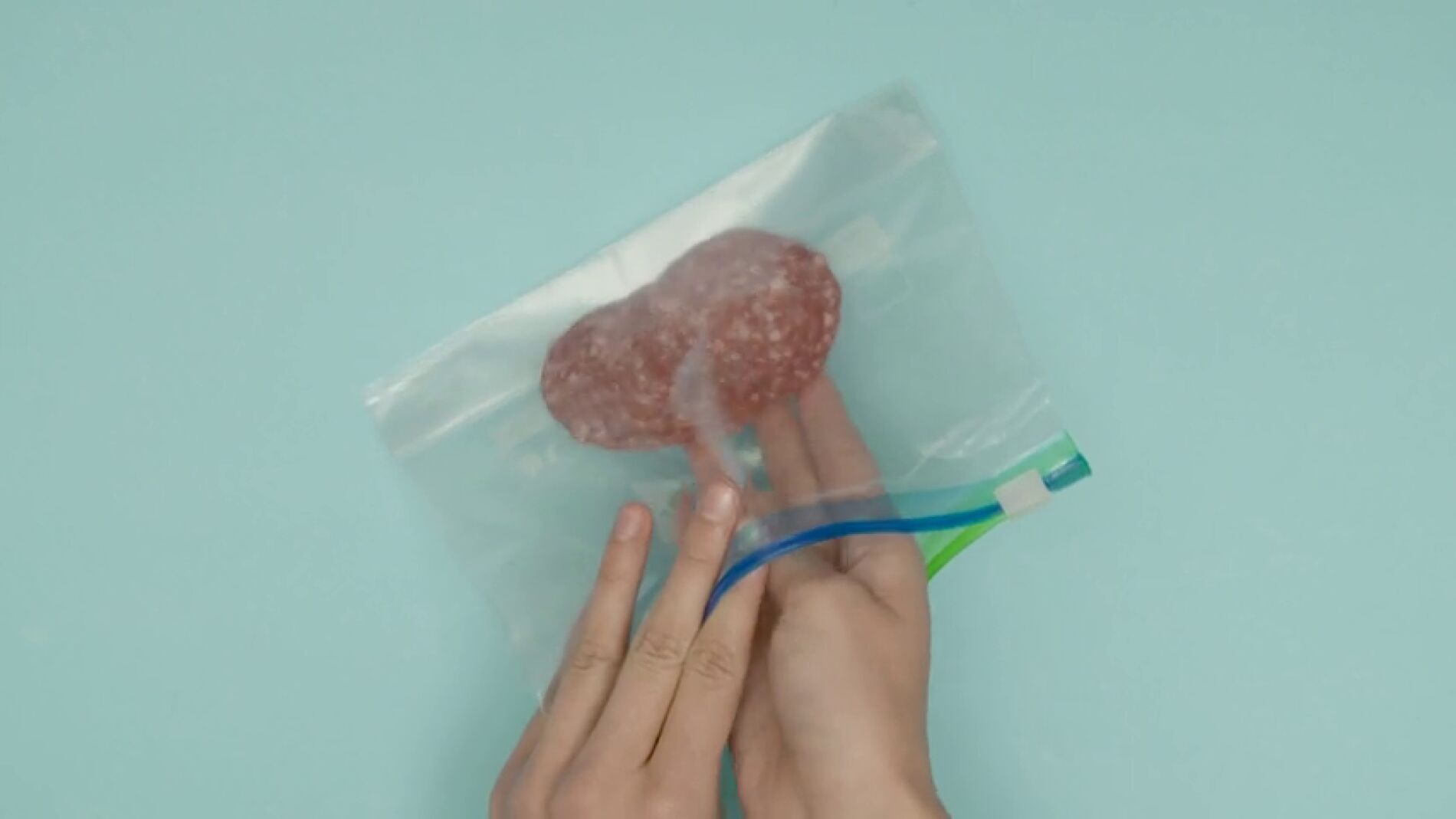 Truco casero para guardar alimentos al vacío
