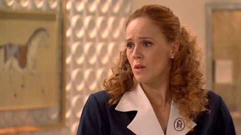 Natalia, sorprendida y a punto de ser descubierta