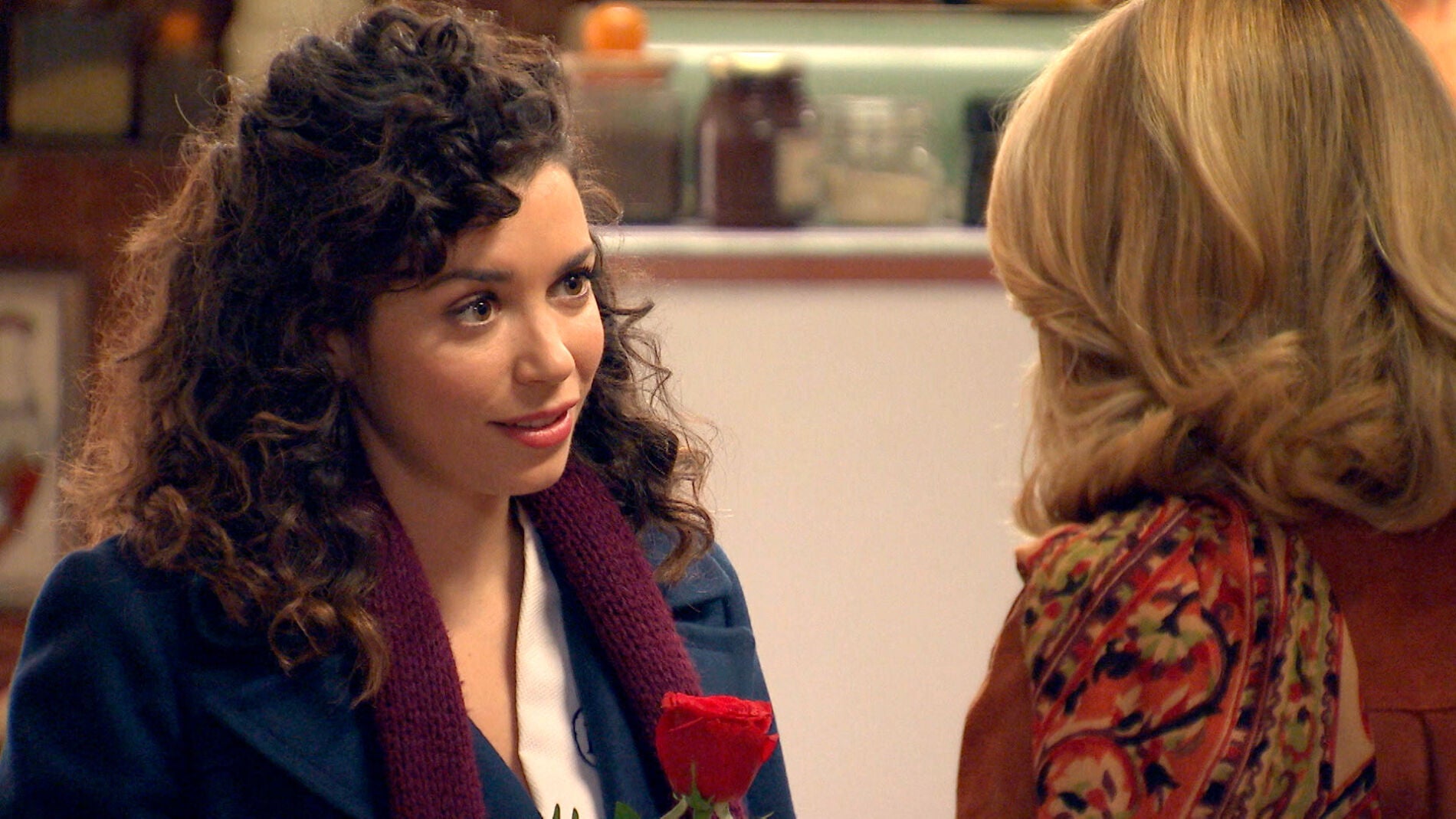 Amelia frena la pasi&oacute;n desbordada de Luisita: "No nos podemos dejar llevar"