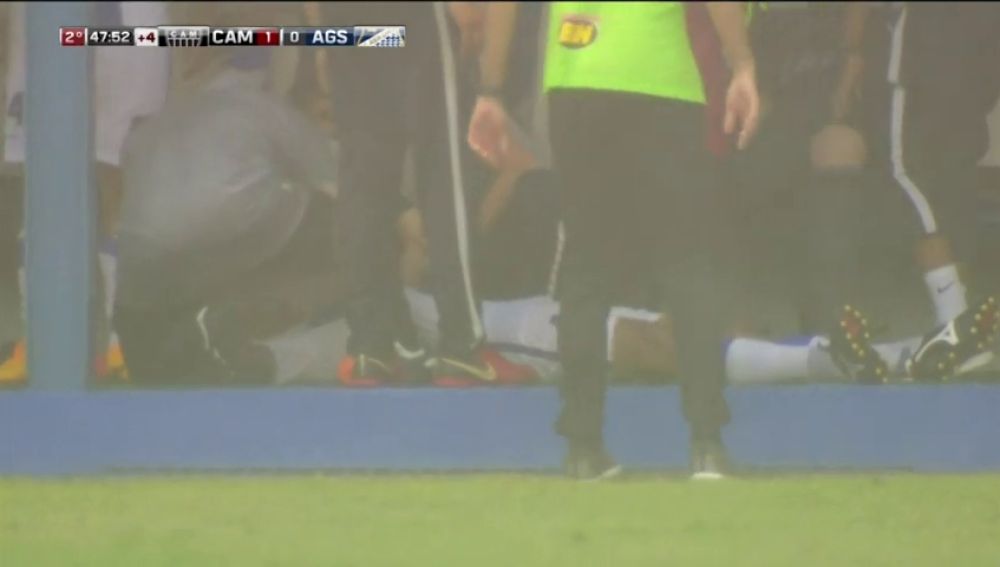 Un futbolista pierde el conocimiento tras caerle un rayo encima en un partido de juveniles en Brasil