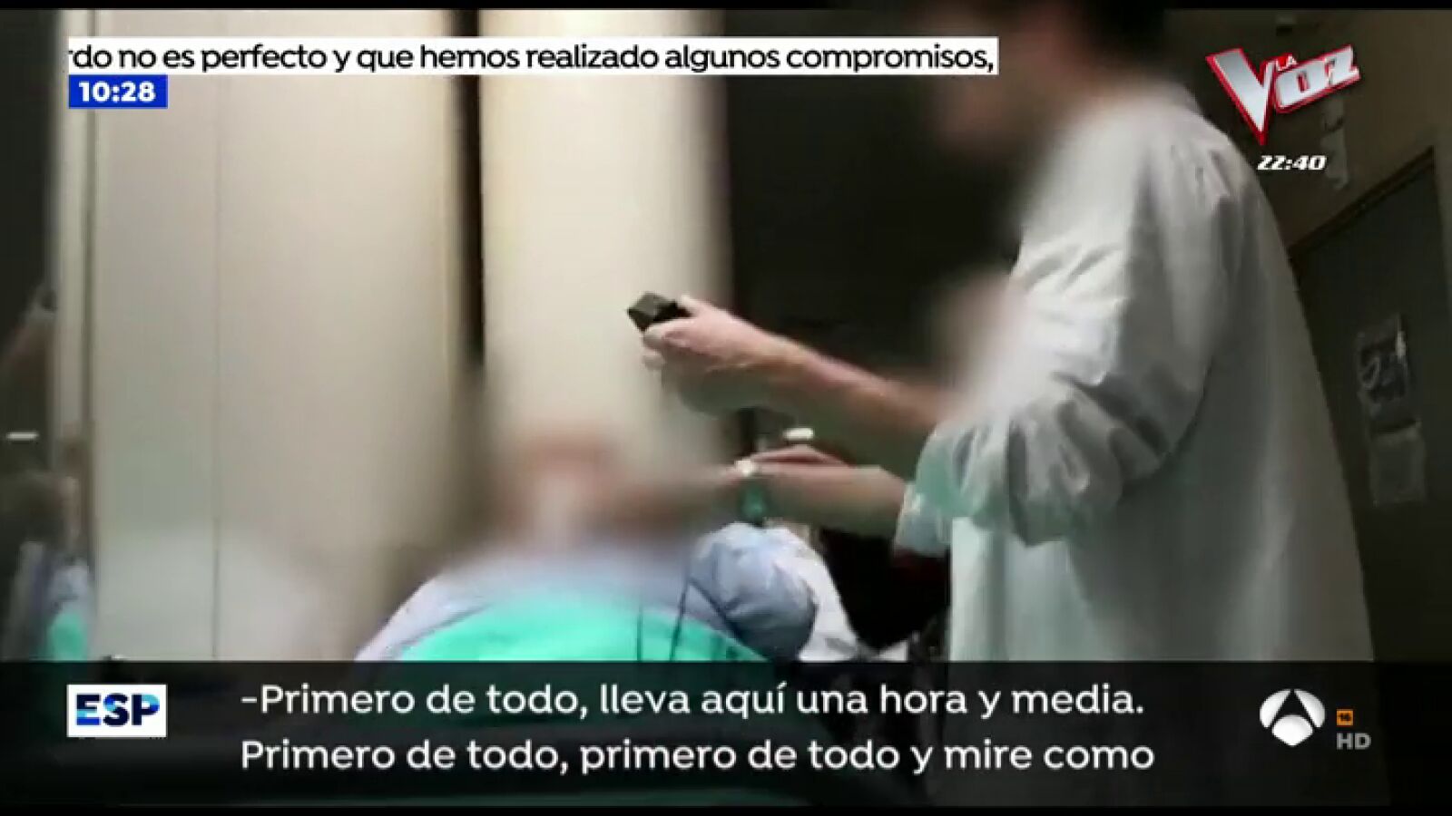 VÍDEO: La desesperación de una hija con su madre enferma en la sala de urgencias: 