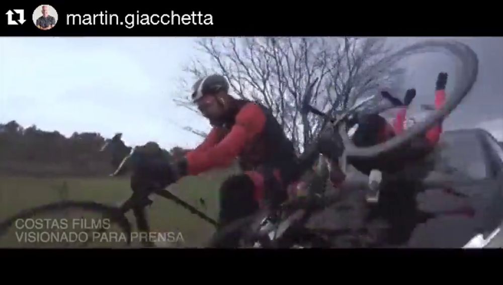 El vídeo del brutal atropello al actor Dani Rovira mientras rodaba un documental en bicicleta