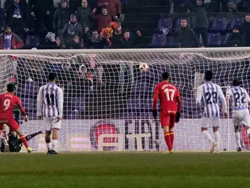 Ángel lanza y marca el penalti para el Getafe Ángel lanza y marca el penalti para el Getafe
