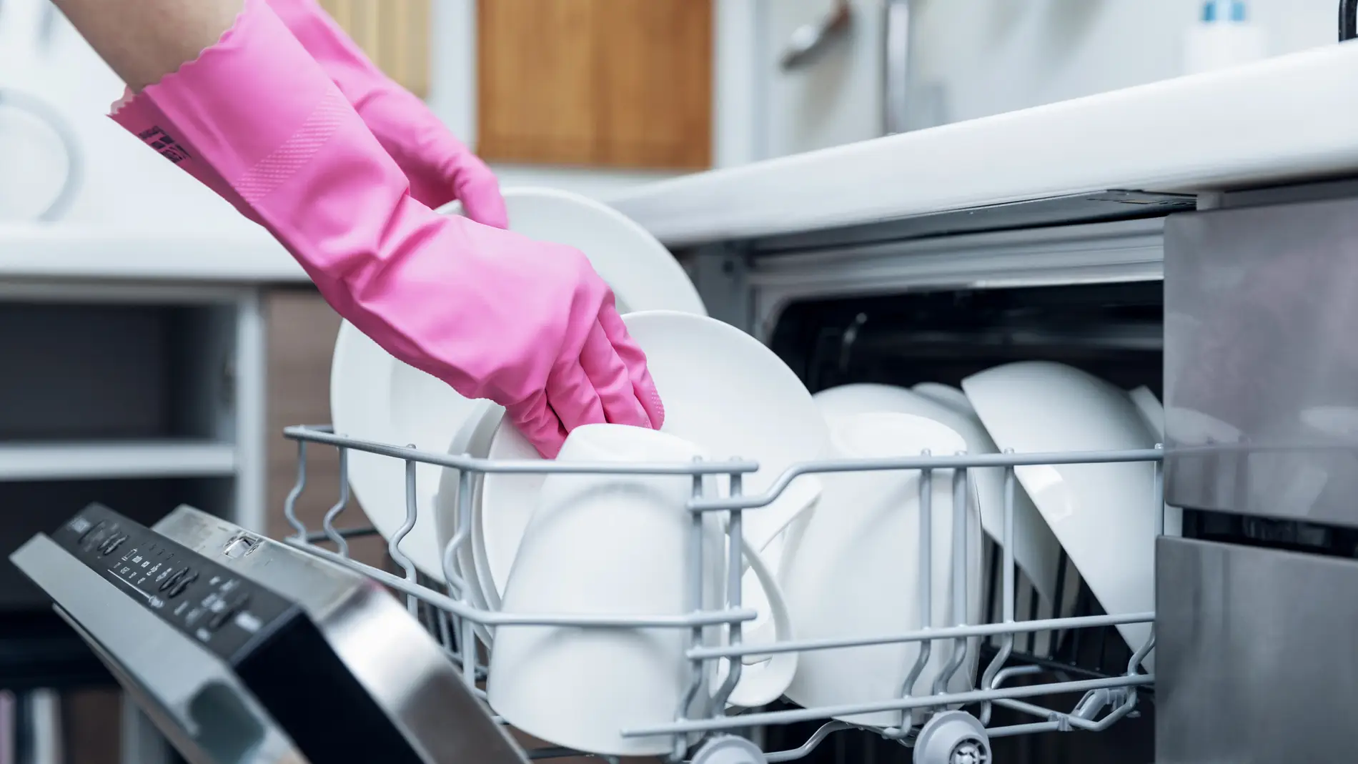 Qué hacer cuando el lavavajillas no limpia correctamente