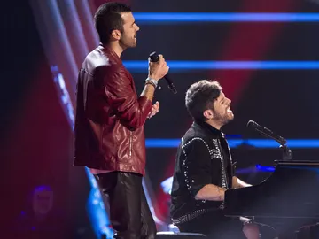 Pablo López y Sergio Jiménez interpretan ‘Lluvia en el cristal’ en ‘La Voz’ Pablo López y Sergio Jiménez interpretan ‘Lluvia en el cristal’ en ‘La Voz’