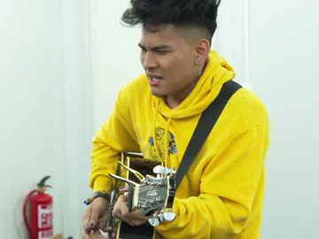 Lion, personalidad y buen rollo pegado a su guitarra en las 'Audiciones a ciegas' de 'La Voz' Lion, personalidad y buen rollo pegado a su guitarra en las 'Audiciones a ciegas' de 'La Voz'