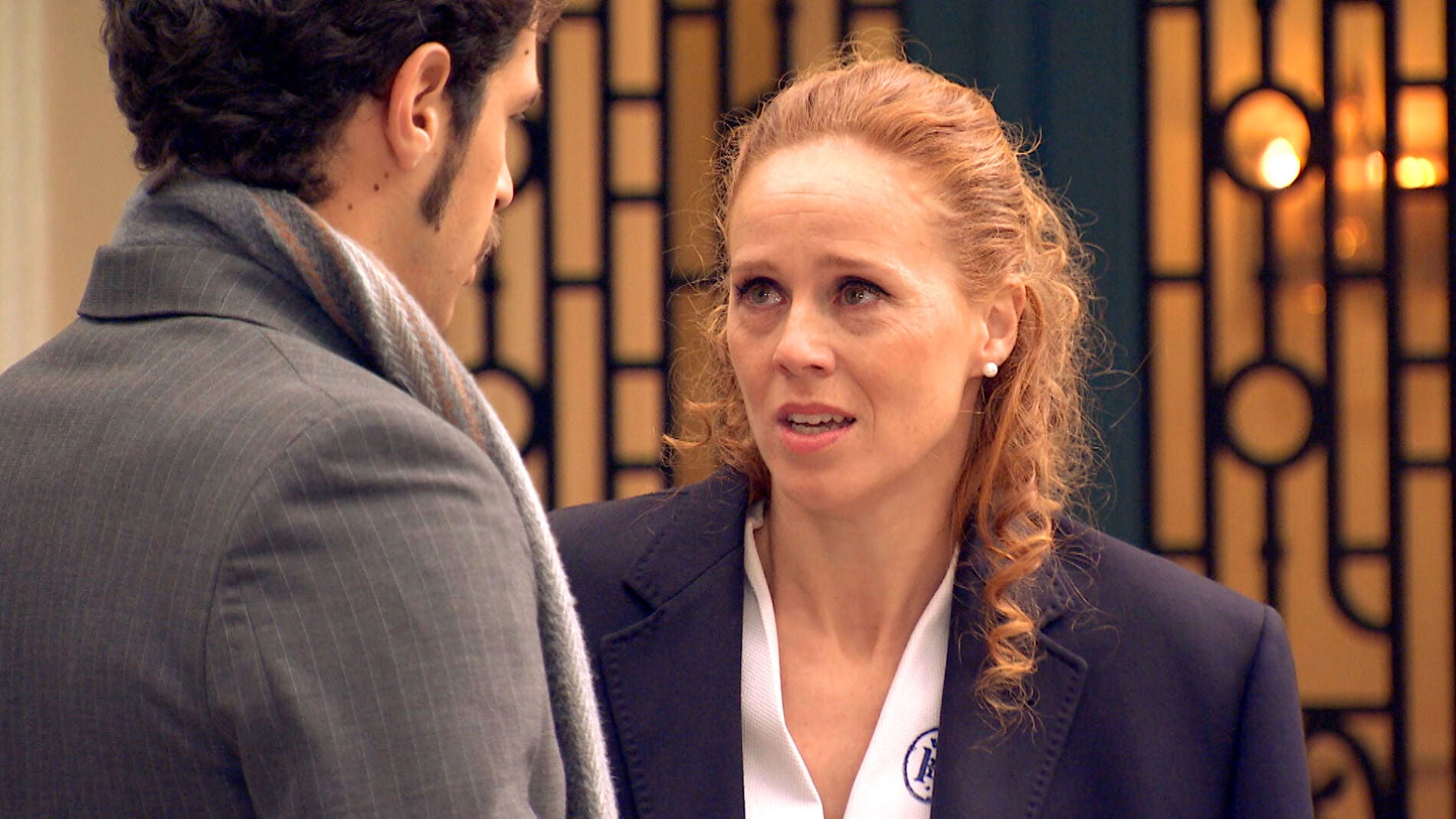 Natalia se despide de Carlos al creer haber sido descubierta