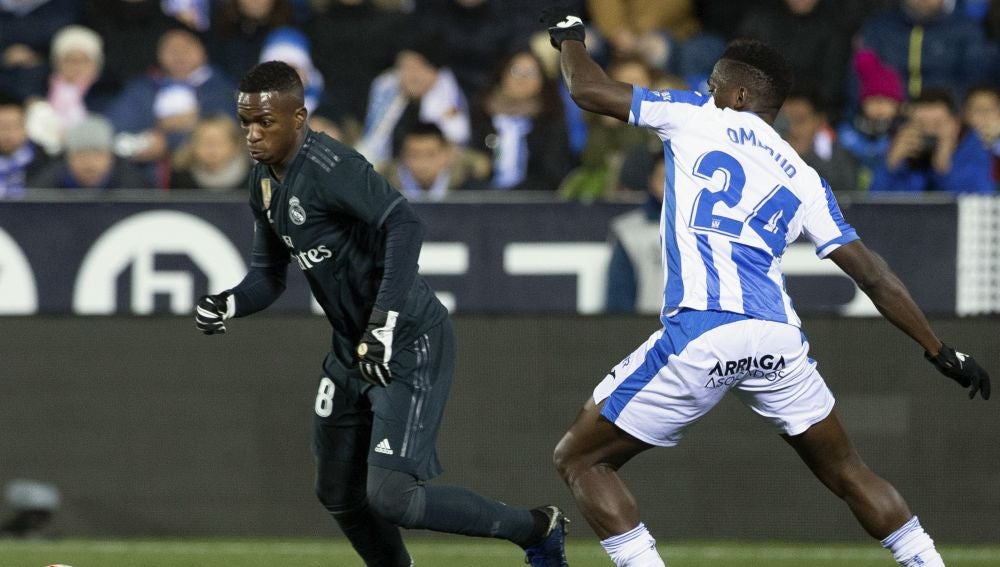 Vinicius regatea a su rival en el partido ante el Leganés
