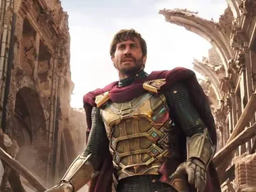 Jake Gyllenhaal como 'Mysterio' Jake Gyllenhaal como 'Mysterio'