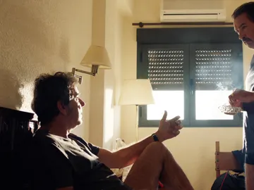 Teo, a Pascual: "No quiero que me abraces por la noche como si fuera un peluche" Teo, a Pascual: "No quiero que me abraces por la noche como si fuera un peluche"