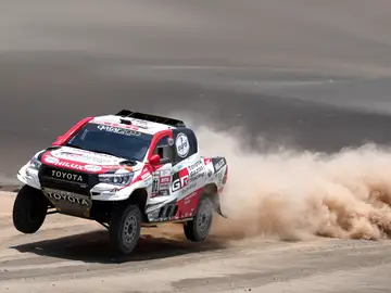 Al-Attiyah circula por las dunas en el Dakar Al-Attiyah circula por las dunas en el Dakar