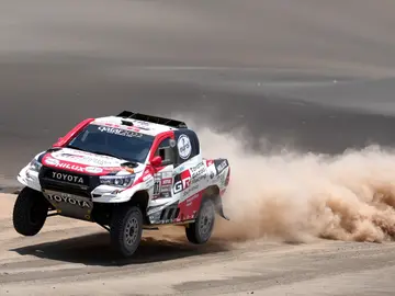 Al-Attiyah circula por las dunas en el Dakar Al-Attiyah circula por las dunas en el Dakar