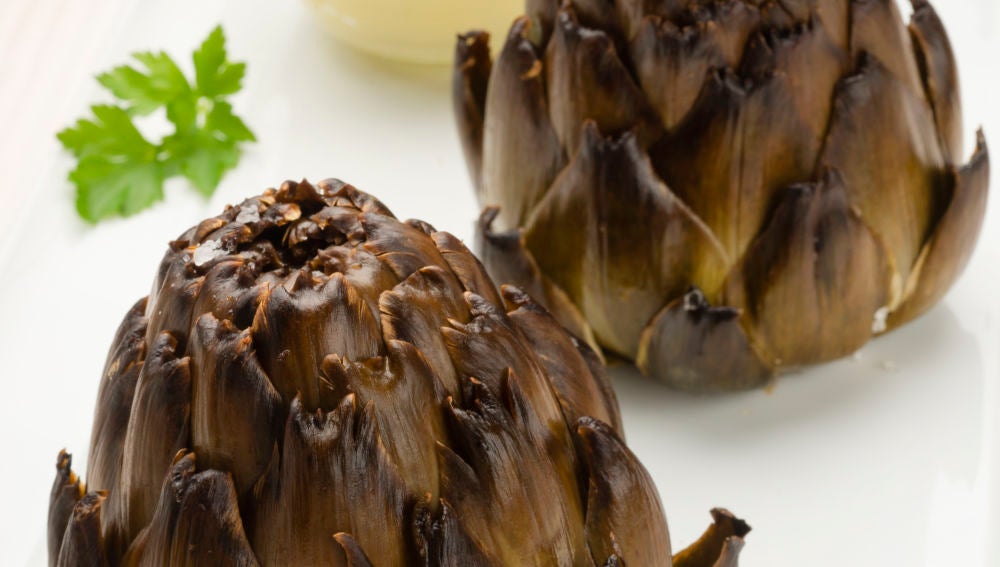 Alcachofas al horno con mahonesa de jengibre y ajo