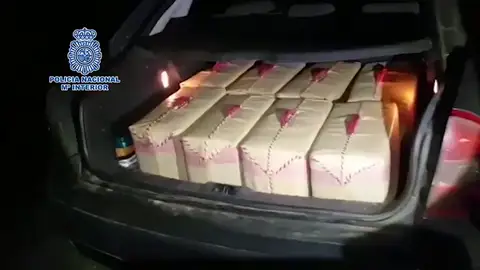 Cientos de kilos de hachís hallados en un zulo construido detrás de un armario en Cádiz Cientos de kilos de hachís hallados en un zulo construido detrás de un armario en Cádiz