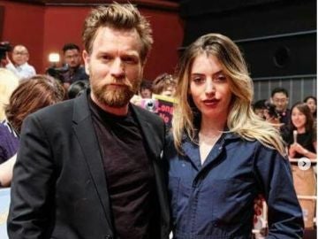 Ewan McGregor junto a su hija Clara 