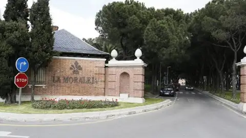 Entrada al barrio de La Moraleja en Madrid. Entrada al barrio de La Moraleja en Madrid.