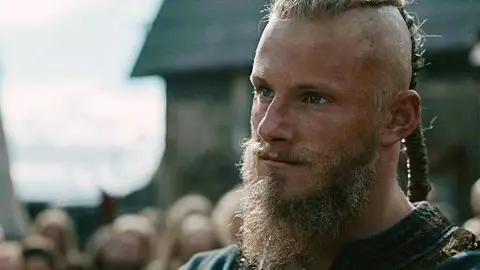 Alexander Ludwig como Piel de Hierro