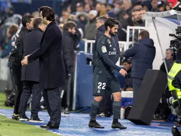 Isco se retira del césped de Butarque sin saludar a Solari Isco se retira del césped de Butarque sin saludar a Solari
