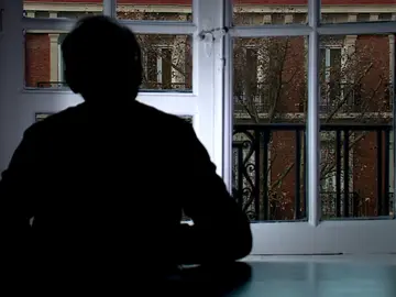 Paralizan el desahucio de dos mujeres, una de ellas embarazada de 9 meses, de un piso de Madrid Paralizan el desahucio de dos mujeres, una de ellas embarazada de 9 meses, de un piso de Madrid