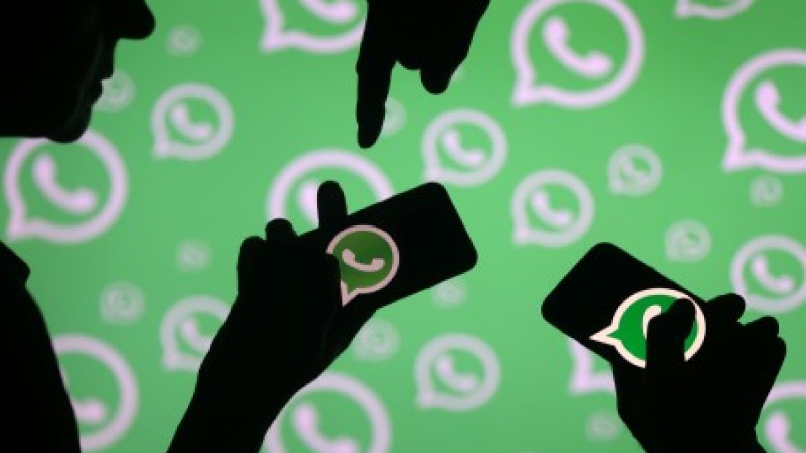 Whatsapp limita a cinco el número de reenvío de mensajes para evitar la difusión de noticias falsas
