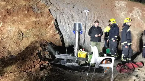 El lugar del pozo donde se realizan los trabajos El lugar del pozo donde se realizan los trabajos