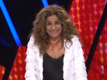 Lolita demuestra su gran dominio del francés con una valoración bilingüe Lolita demuestra su gran dominio del francés con una valoración bilingüe