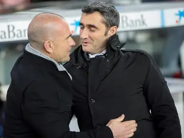 Valverde saluda a Paco López en el Camp Nou Valverde saluda a Paco López en el Camp Nou