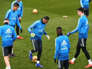 Courtois en un entrenamiento del Real Madrid Courtois en un entrenamiento del Real Madrid