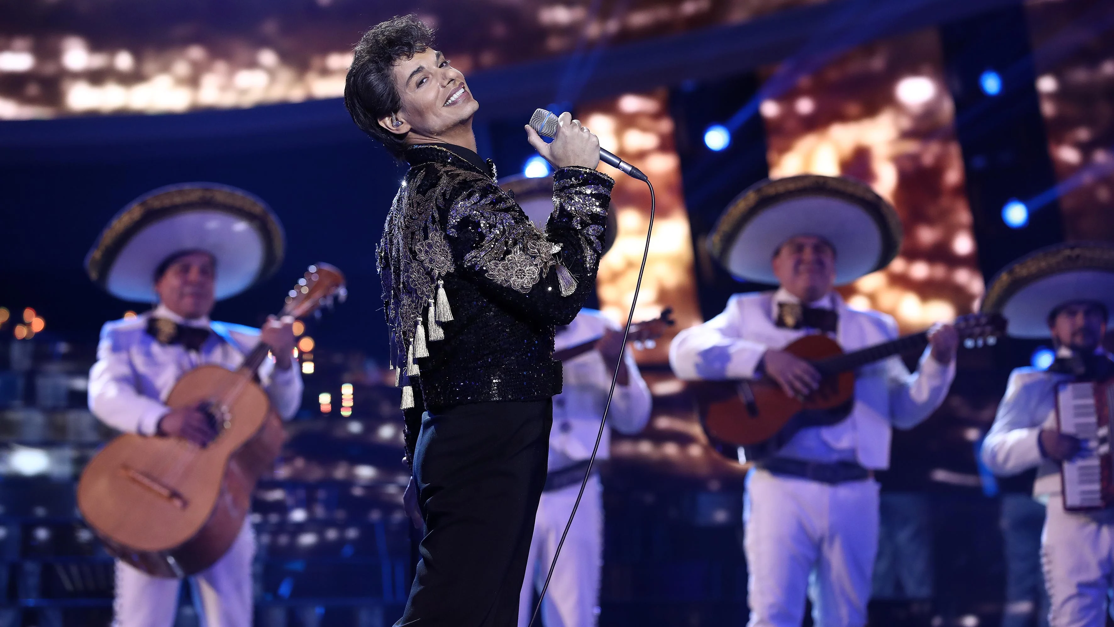 Actuación de Carlos Baute como Juan Gabriel Actuación de Carlos Baute como Juan Gabriel