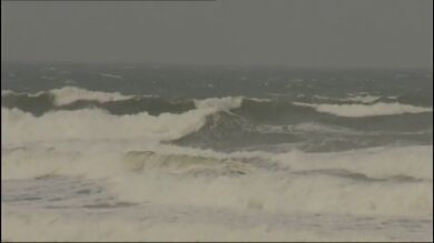  El temporal azota con fuerza en Asturias donde una carretera amenaza con derrumbarse en dos puntos