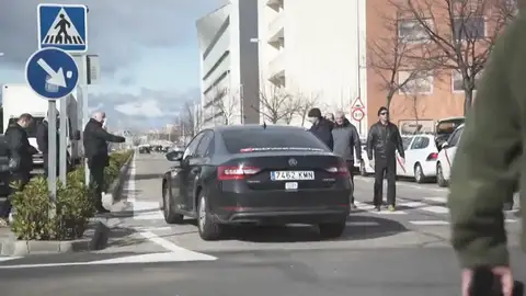 Tres taxistas detenidos por pinchar las ruedas a un VTC Tres taxistas detenidos por pinchar las ruedas a un VTC