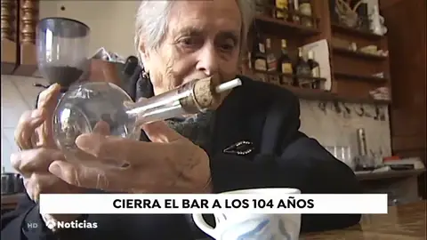 Se jubila a los 104 años por falta de clientes Se jubila a los 104 años por falta de clientes