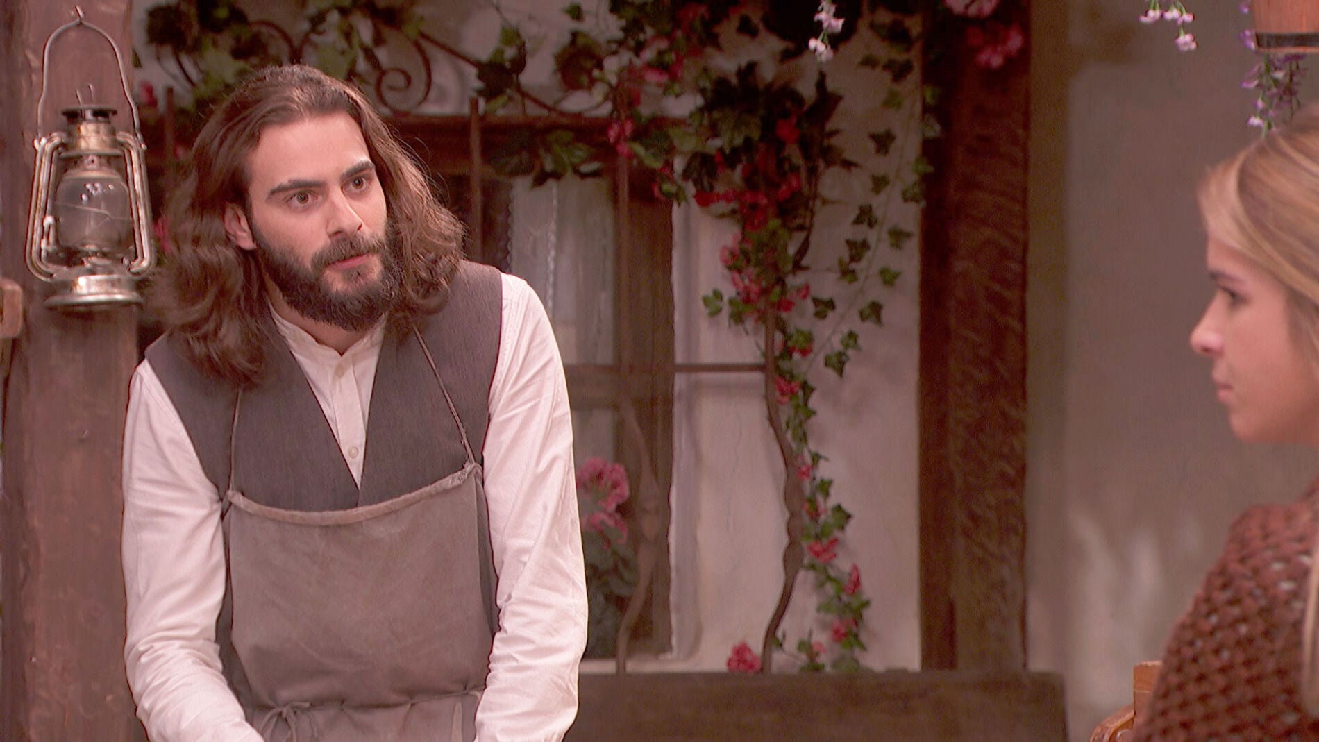  Isaac le deja las cosas claras a Antolina: "Deja de ser mi carcelera, nos casamos sin amor"