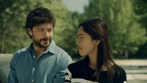 Álvaro Morte y Verónica Sánchez en 'El Embarcadero' Álvaro Morte y Verónica Sánchez en 'El Embarcadero'
