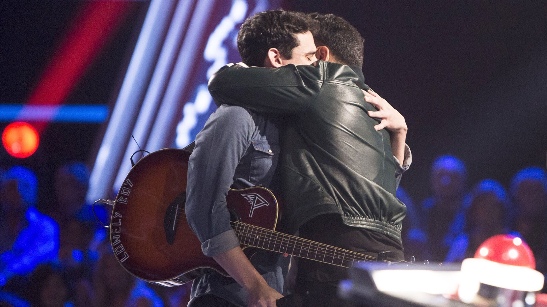 V&iacute;deo: Luis Fonsi incorpora a Alex Palomo a su equipo