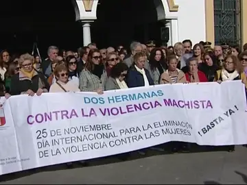 Minuto de silencio por la última mujer víctima de violencia de género Minuto de silencio por la última mujer víctima de violencia de género