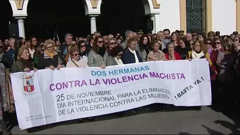 Minuto de silencio por la última mujer víctima de violencia de género Minuto de silencio por la última mujer víctima de violencia de género