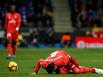 Sergio Ramos se duele de un golpe 