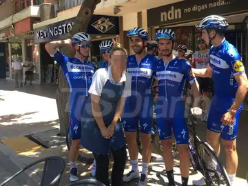 La foto de la polémica con el ciclista Iljo Keisse La foto de la polémica con el ciclista Iljo Keisse