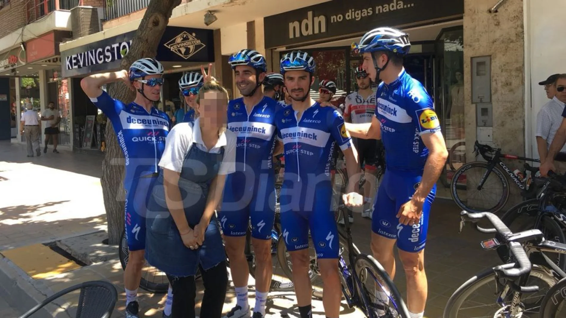La foto de la polémica con el ciclista Iljo Keisse La foto de la polémica con el ciclista Iljo Keisse