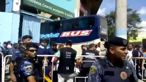 El autobús del Unión de Santa Fe se estrella contra el muro del estadio del Belgrano El autobús del Unión de Santa Fe se estrella contra el muro del estadio del Belgrano